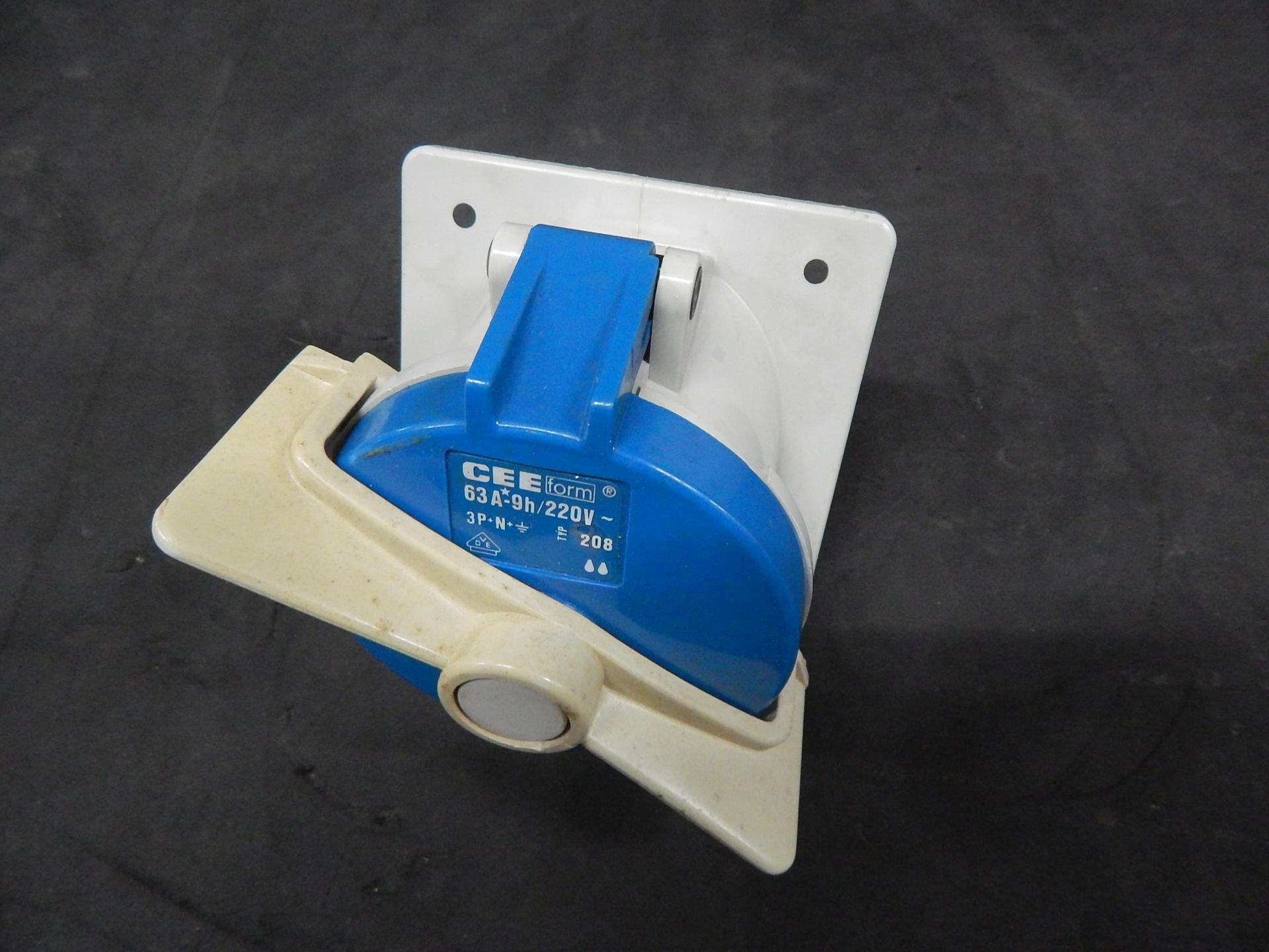 208 CONNECTOR