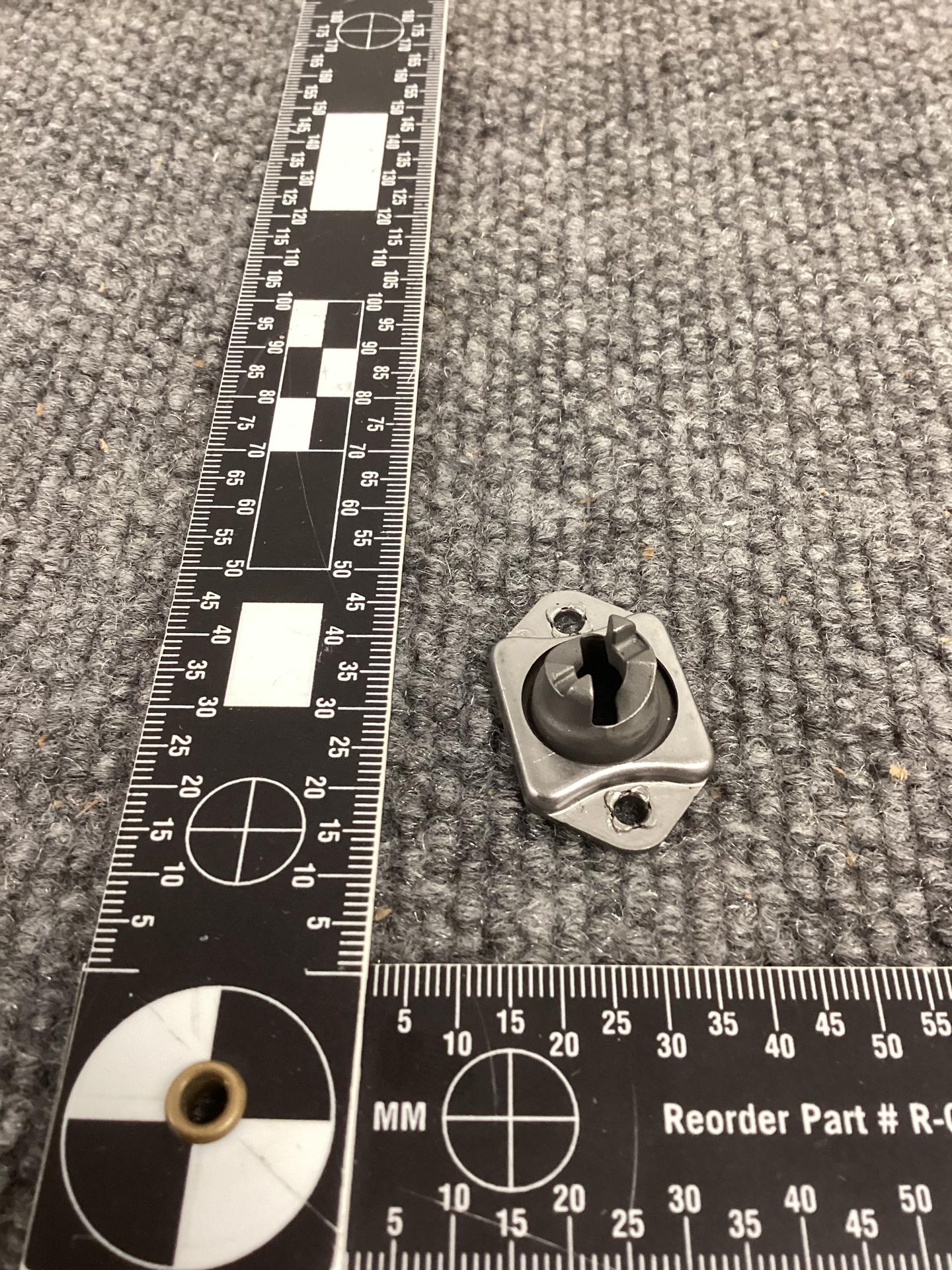 244-16S RECEPTACLE TURN LOCK
