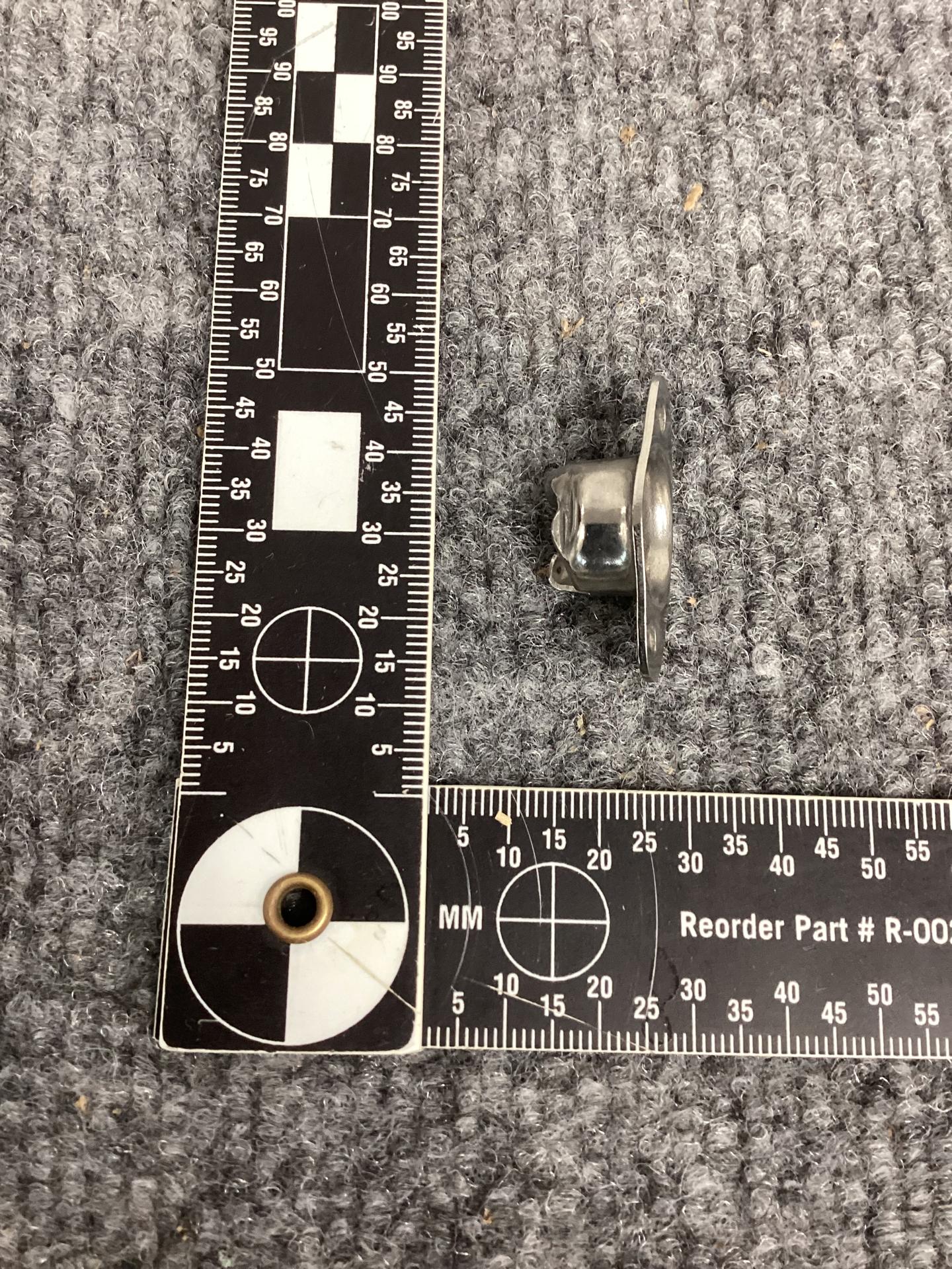 BACR11X1C RECEPTACLE;TURNLOCK