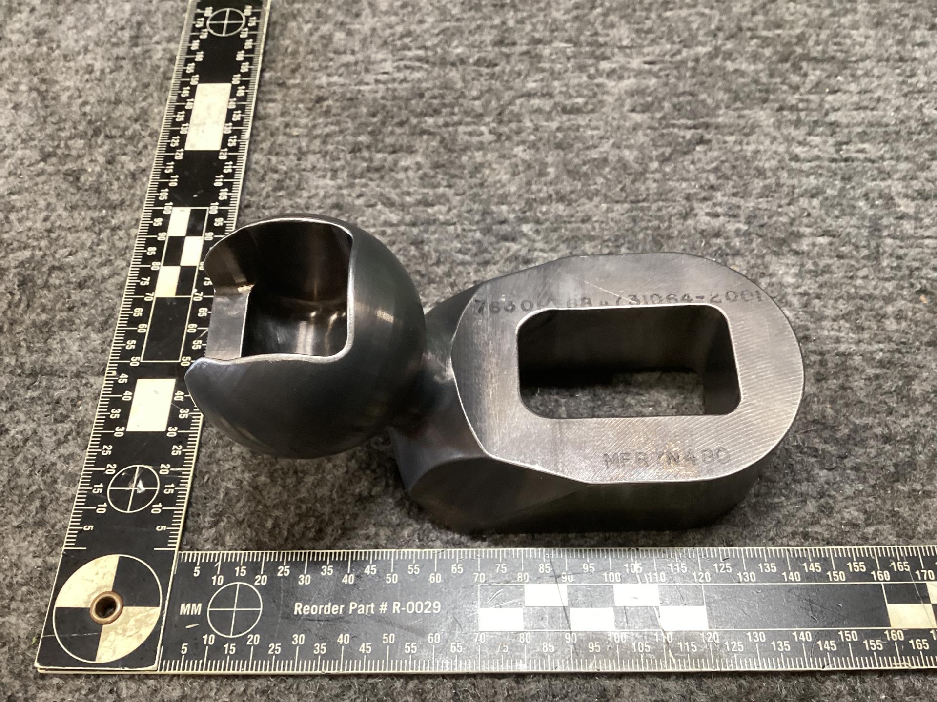 68A731064-2001 PIVOT ASSY
