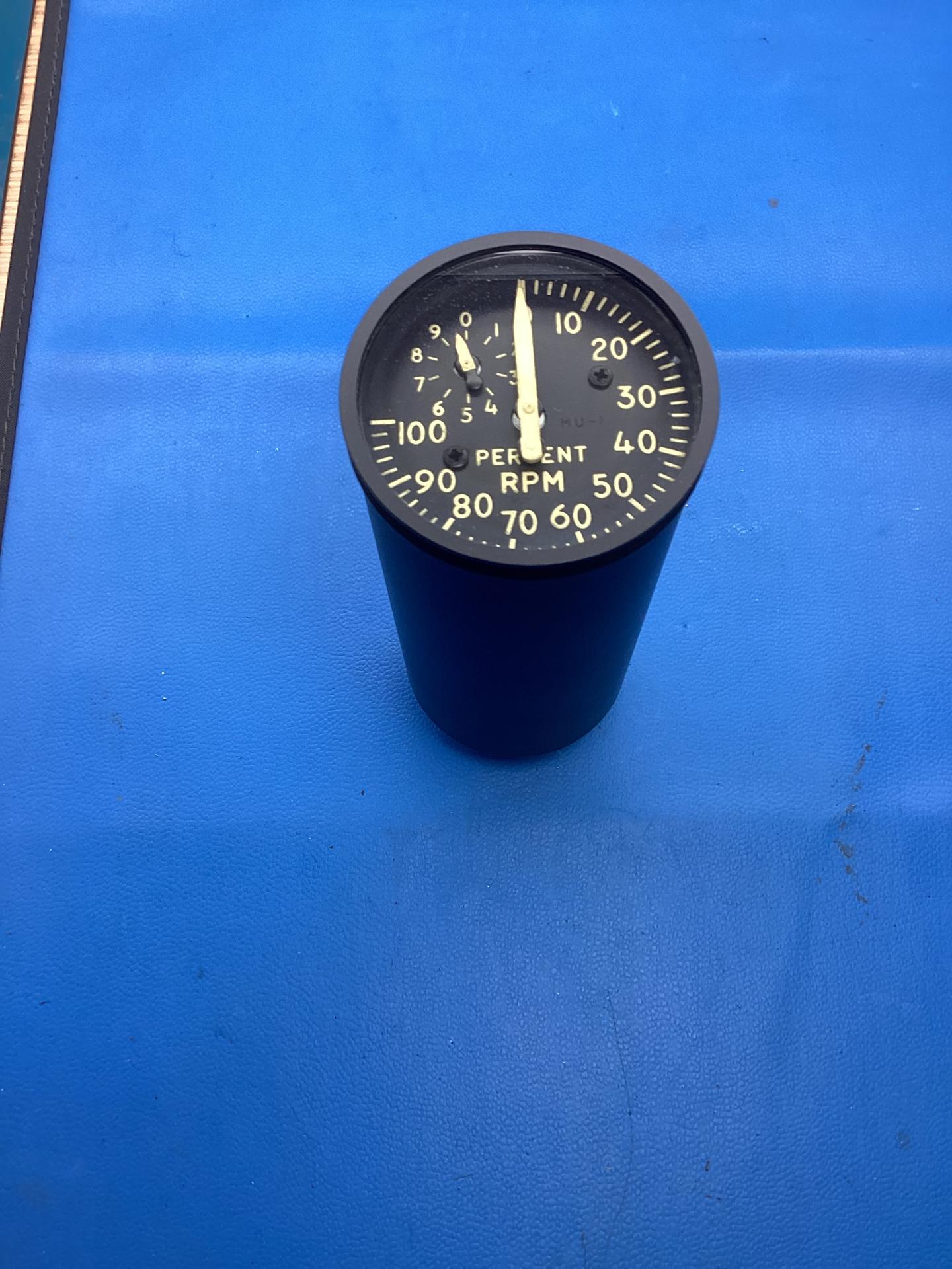 8DJ81CAA2 TACHOMETER INDICATOR