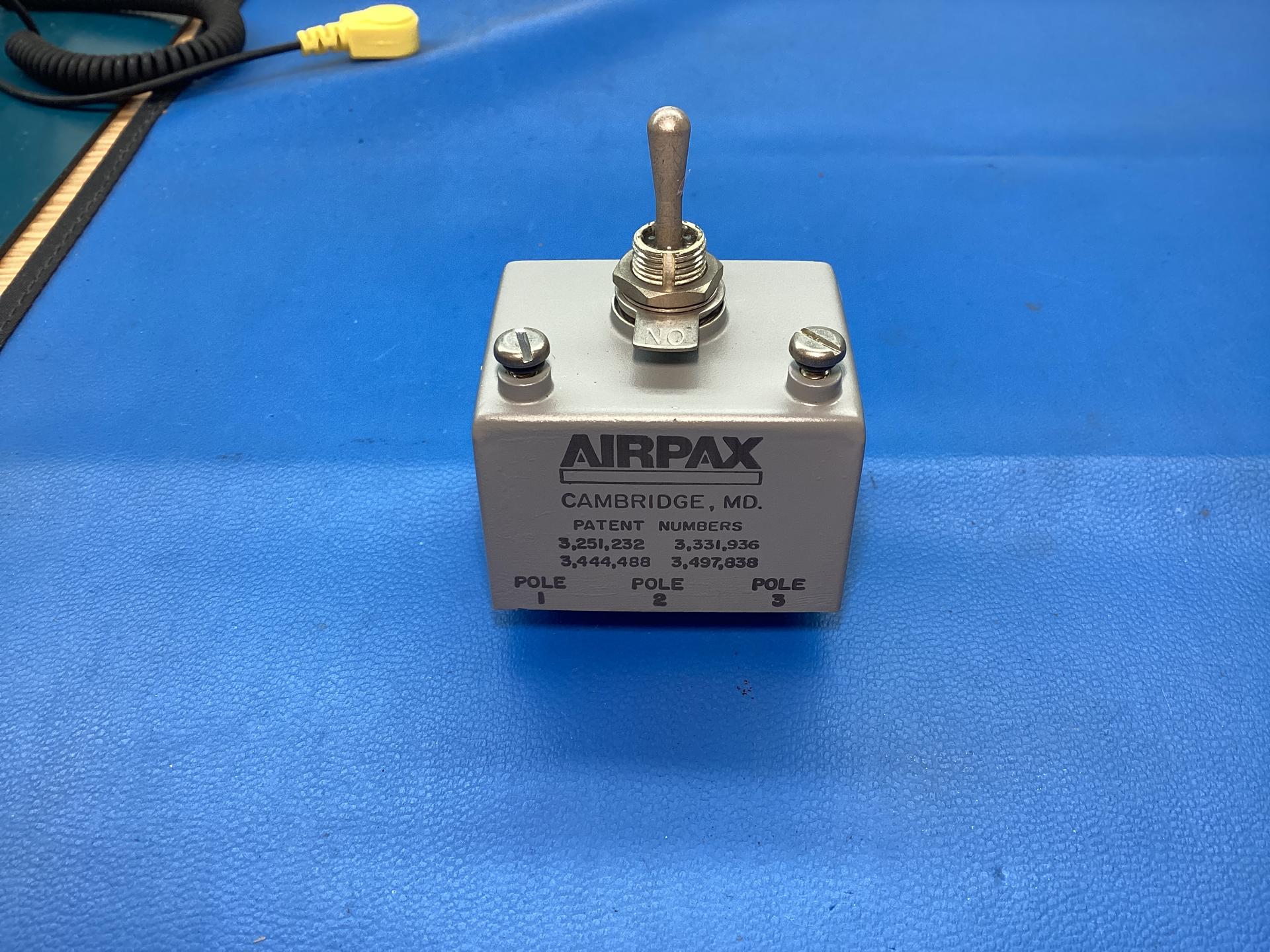 7907117-15 CIRCUIT BREAKER