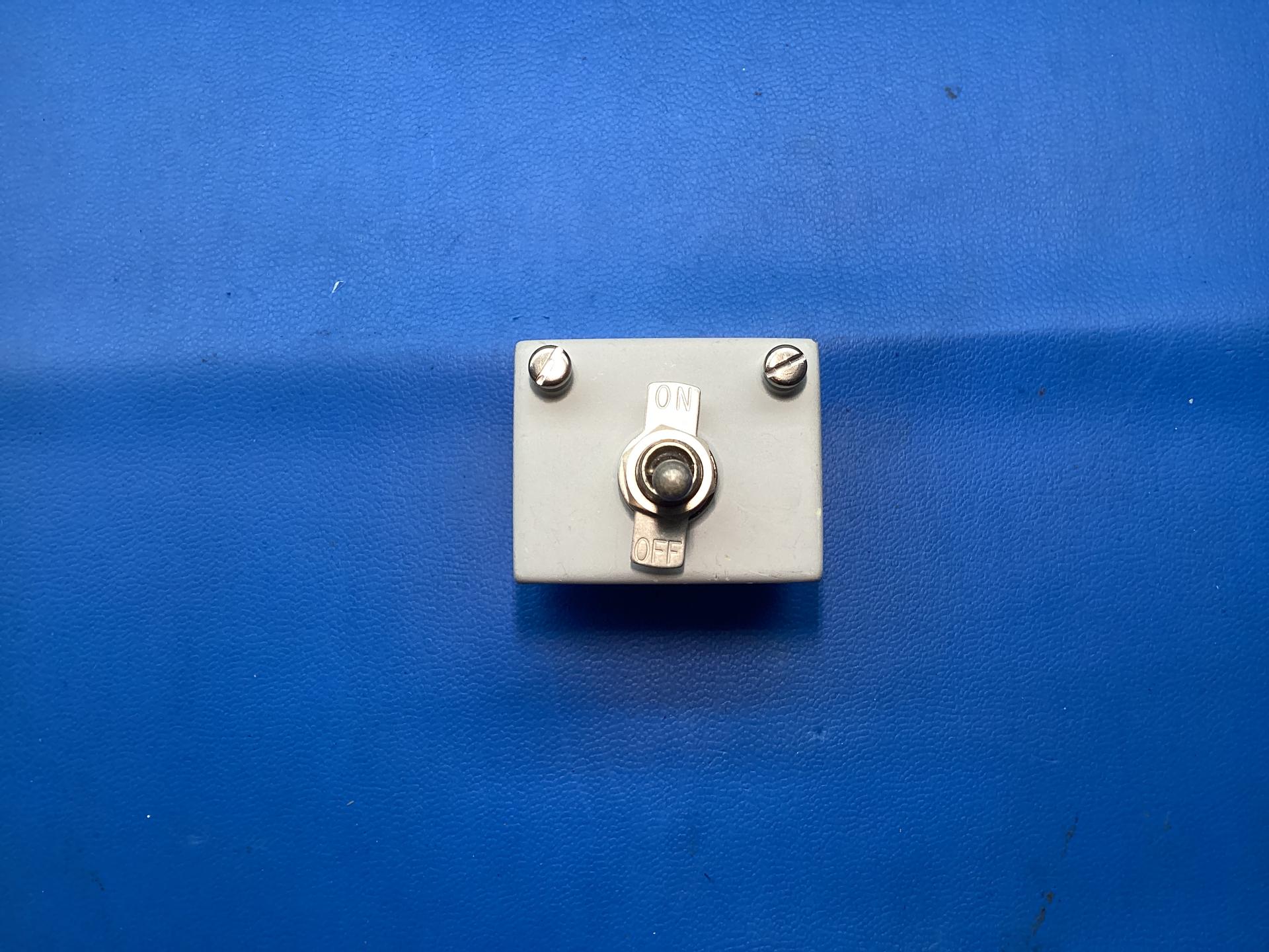 M39019/05-258 CIRCUIT BREAKER